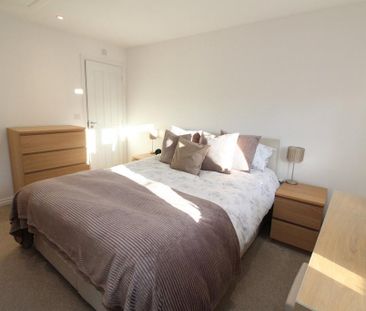 2 bedroom coach house to rent - Photo 5