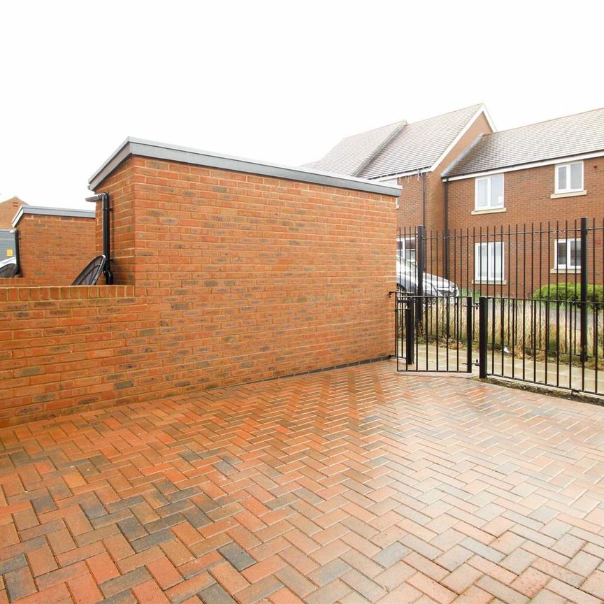 Islay Court, Newton Leys, Milton Keynes, MK3 - Photo 1