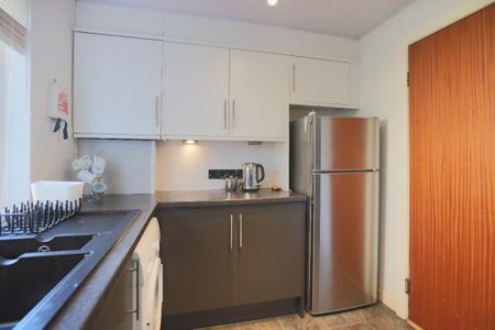 2 bedroom flat to rent - Photo 3