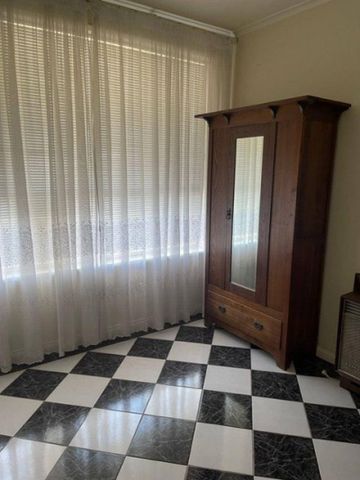 Upstairs 3 Bedroom Unit/Apartment close to all Amenities - Photo 4