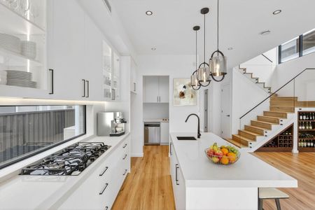 Sophisticated New Luxury Residence in Prime Warriewood Location - Photo 2