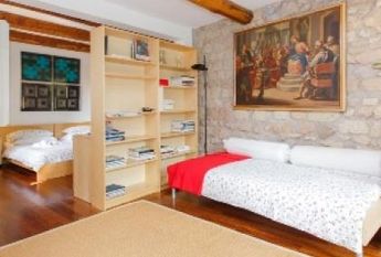 Center-Popolo: Modern, renovated 1 Bedroom, bath, kitchen. Parquet floors, bright, silent, located in beautiful villa near center, park, transport. Ref 847