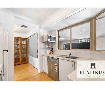 Stylish 4-Bedroom Family Home in Peaceful Greenfields - Photo 5