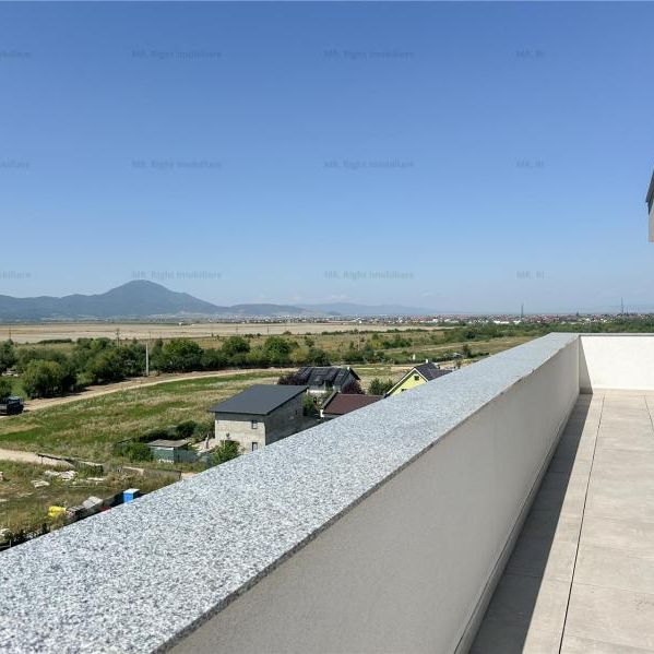 Apartament 3 camere tip Penthouse | Priveliste frumoasa | Parcare | Rasnov - Fotografie 1