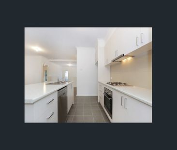 Style and Sophistication - Photo 1