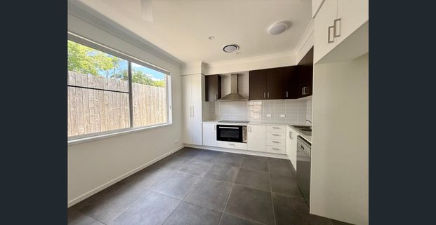 Brand New with Ducted Aircon! - Photo 1