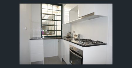 Light Filled Luxury Apartment – Perfect Location - Photo 2