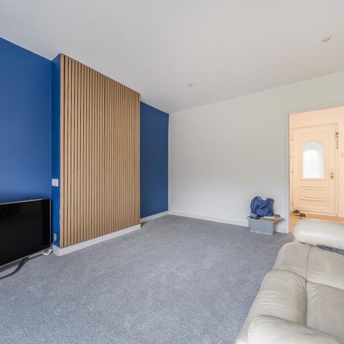 4 bedroom semi-detached house to rent - Photo 1