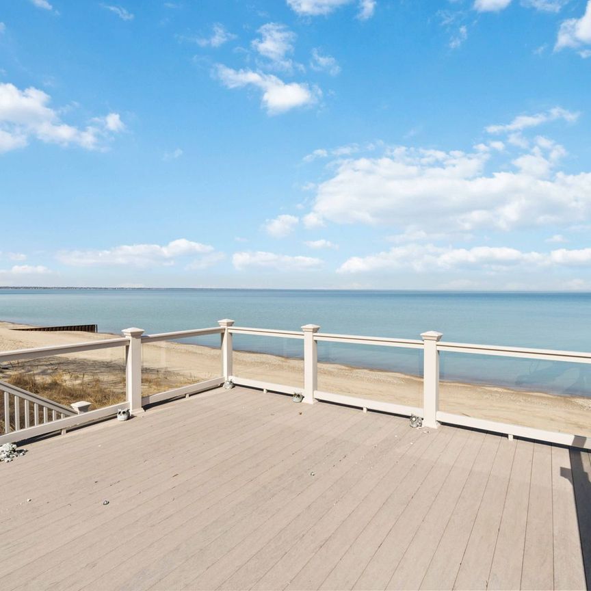 Fully Furnished Waterfront Rental (Minimum 30 days) - Photo 1