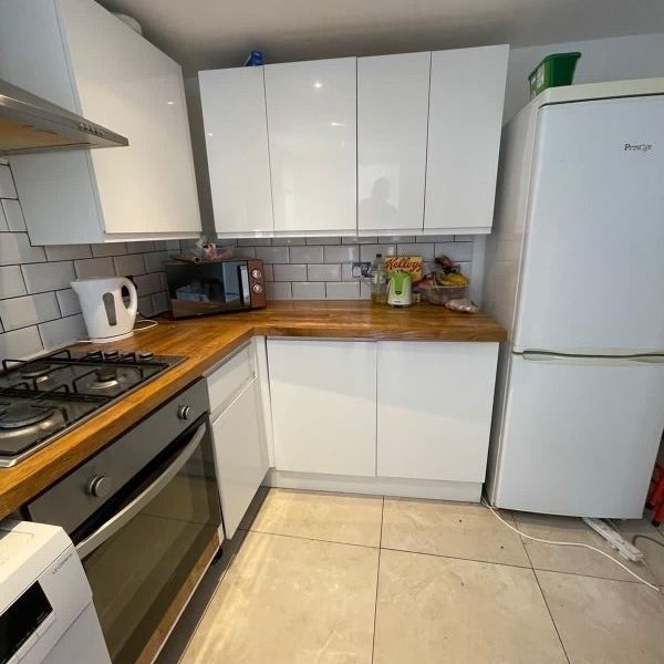 Room in a Shared House, Underhill Road, SE22 - Photo 1