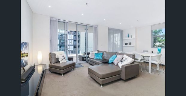 Fully Furnished Spacious Two-Bedroom unit in the heart of Mascot!! - Photo 1