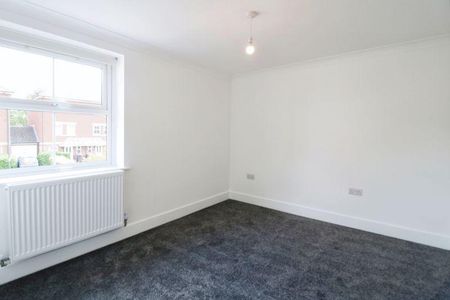 2 bedroom maisonette to rent - Photo 2