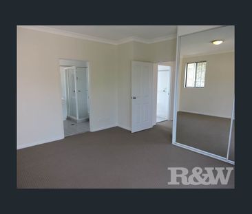 3 BEDROOM TOWNHOUSE IN BOUTIQUE COMPLEX - Photo 1