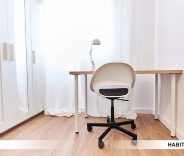 Calle Párroco Antonio González Abato, Sevilla, Andalusia 41013 - Photo 1