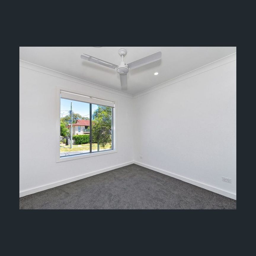 MODERN FOUR BEDROOM DUPLEX - SOUTHPORT AREA - Photo 1