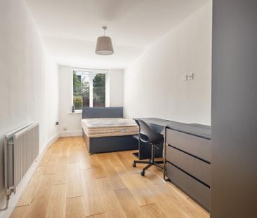 4 bedroom semi-detached house to rent - Photo 4