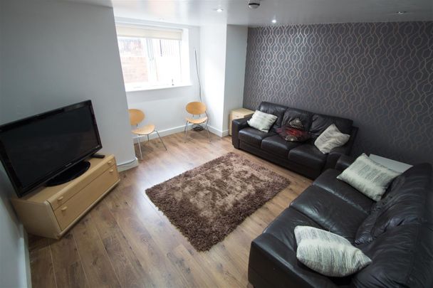 6 bedroom terraced house to rent - Photo 1