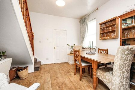 3 bedroom semi-detached house to rent - Photo 2