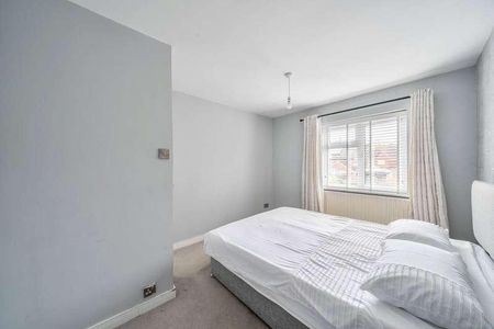 Snowdrop Way, West End, Woking, Surrey, GU24 - Photo 4