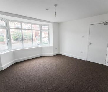 4 bedroom detached house to rent - Photo 3