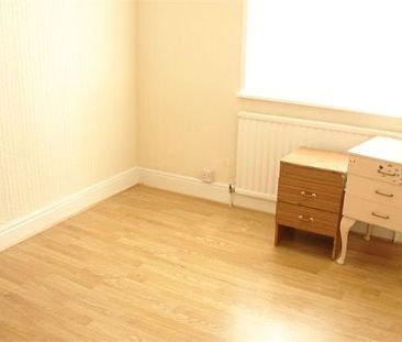 TO LET, 4 BEDROOM HOUSE - Photo 2