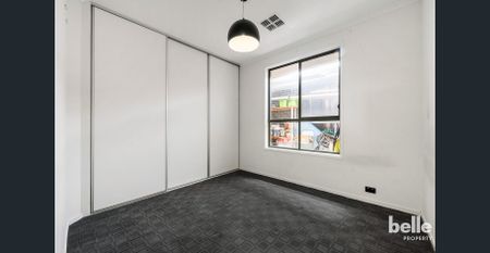 Four or Five Bedroom Home Minutes From The Beach - Photo 2