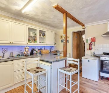 1 bedroom in a house share to rent - Photo 4