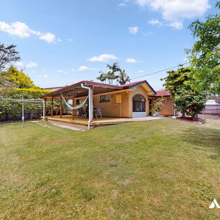 COASTAL LIVING IN REDLAND BAY! - Photo 1