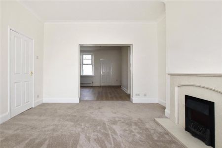 3 bedroom end of terrace house to rent - Photo 3