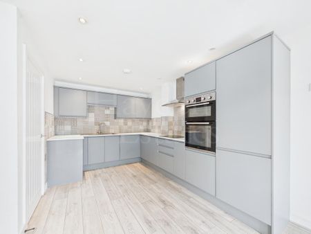 3 bedroom semi-detached house to rent - Photo 4