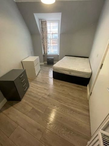 5 Bed Flat, Cockburn Street, EH1 - Photo 2