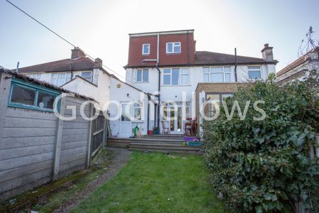 4 bedroom semi-detached house to rent - Photo 2