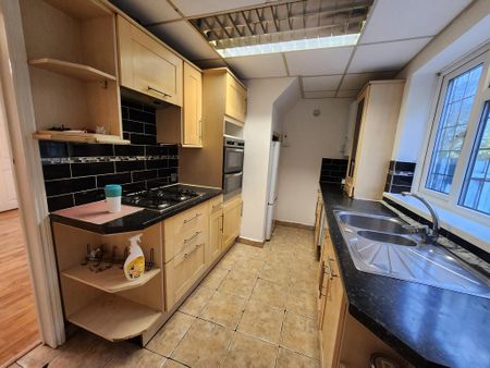 3 bedroom terraced house to rent - Photo 4