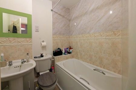 2 bedroom terraced house to rent - Photo 3