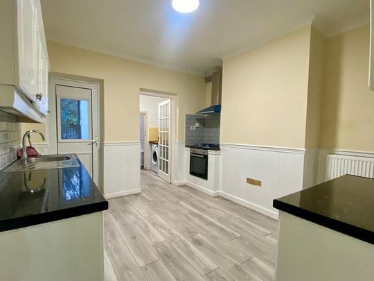 3 bedroom terraced house to rent - Photo 1