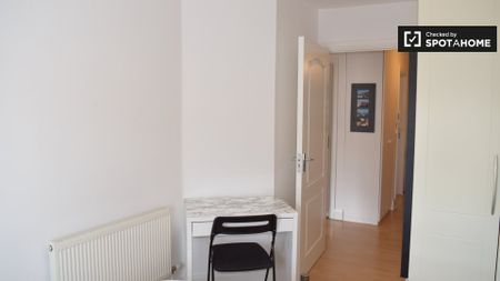 Room for rent in 2-bedroom apartment in Swords in Dublin - Photo 4