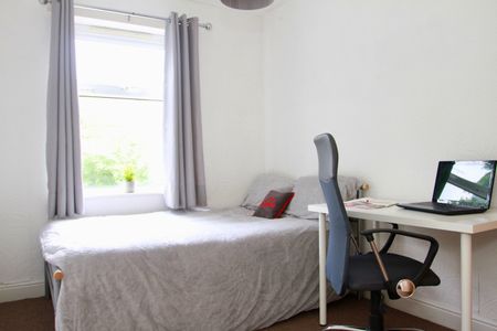 4 Bed Terraced House, Harrow Road, LE3 - Photo 2