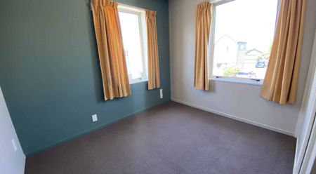 Sunny Townhouse in Prime Central Location - Photo 4