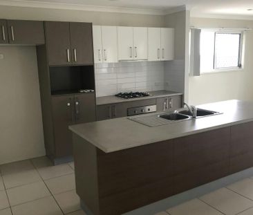 CHARMING 4 BEDROOM FAMILY HOME IN GLEN EDEN! - Photo 5