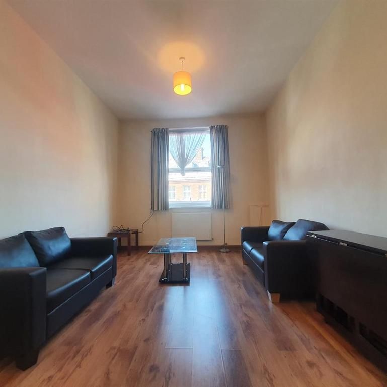 3 bedroom flat to rent - Photo 1