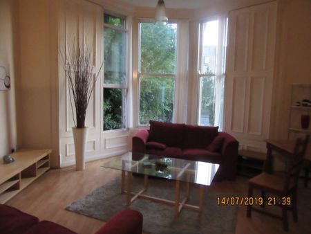 2 bedroom flat to rent - Photo 2