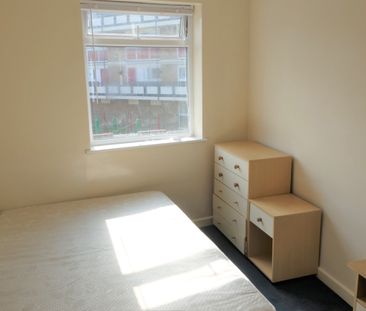 4 bedroom terraced house to rent - Photo 5