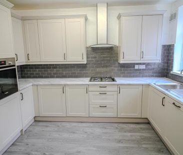 3 bedroom terraced house to rent - Photo 3