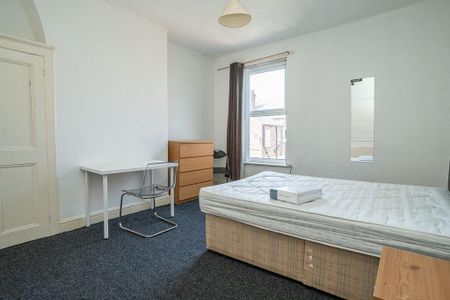 6 bedroom terraced house to rent - Photo 4