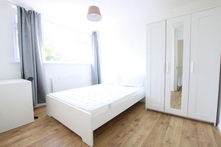 4 bedroom house to rent - Photo 2