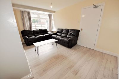 4 bedroom House in Monkbridge Street, Leeds - Photo 3