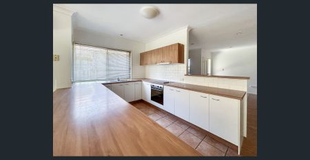 Neat and tidy 3 Bedroom in Upper Coomera - Photo 2