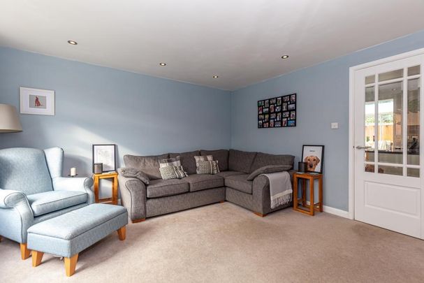 3 bedroom semi-detached house to rent - Photo 1