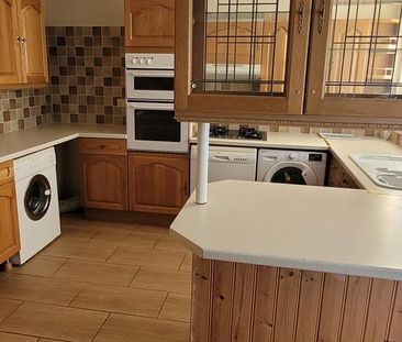 3 bedroom end of terrace house to rent - Photo 6