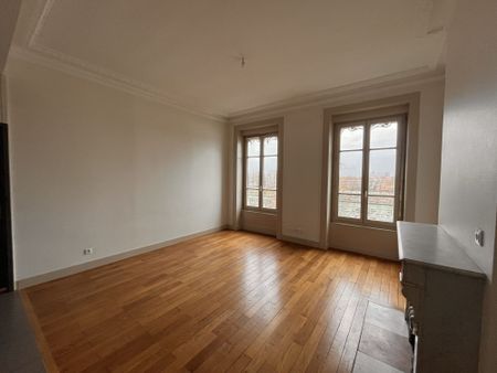 Location Appartement 4 pièces 80m² LYON 2ème - Photo 2